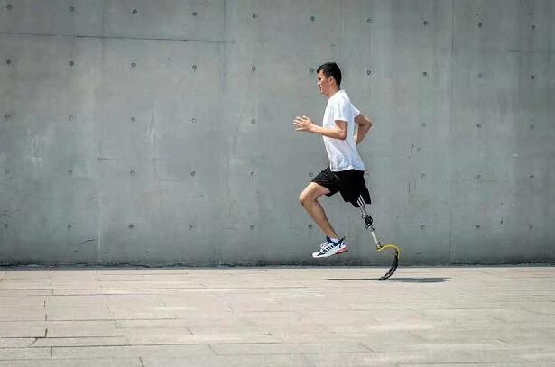 假肢廠家講解截肢者如何保護(hù)好自己的假肢不受損害?(圖1) 假肢廠家